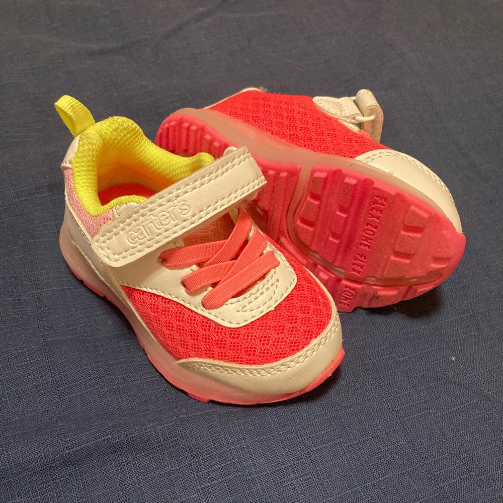 Infant/toddler pink light up sneaker!
